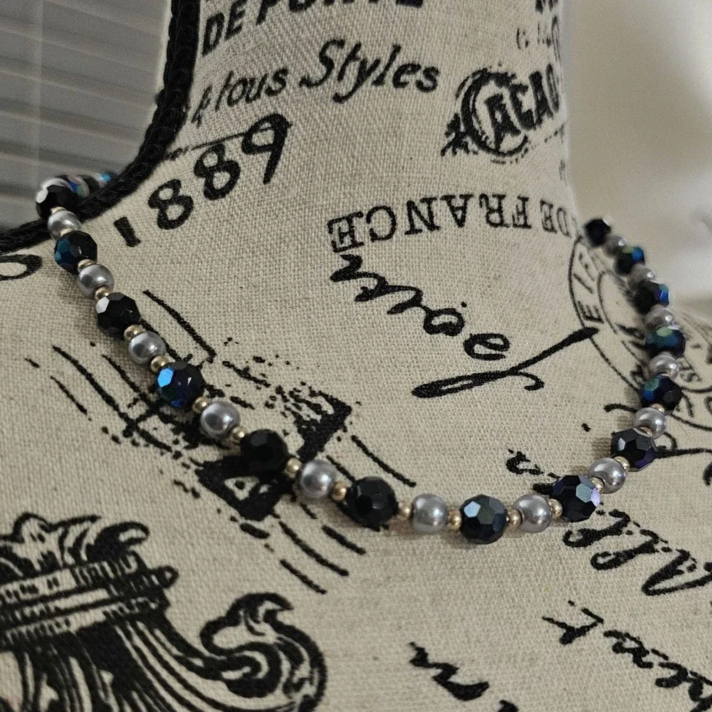 Vintage AB Silver Pearl Colored‎ Glass Beaded Hook Closure Necklace 18
